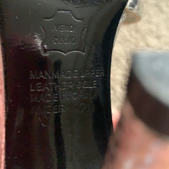 Strappy heels. - Picture 5 of 6